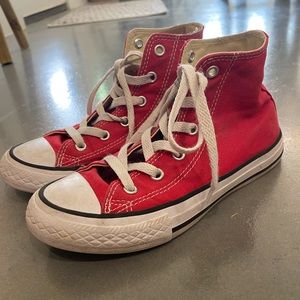 red kids converse